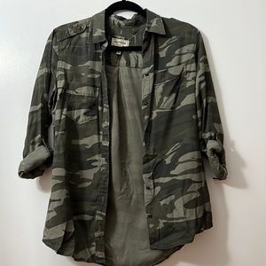 Camo shirt jacket. Size XS